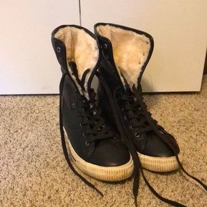 Black boots with fuzzy inside